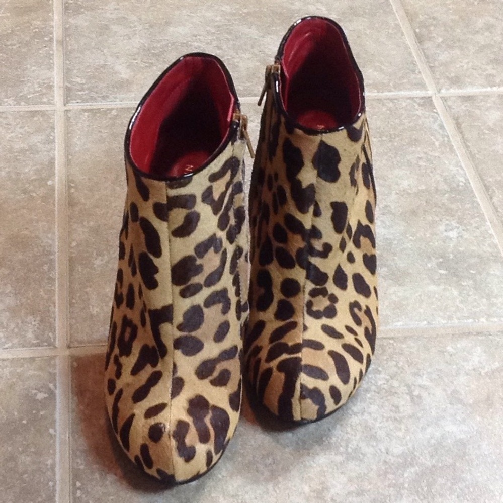 Cleaning out my closet!!!